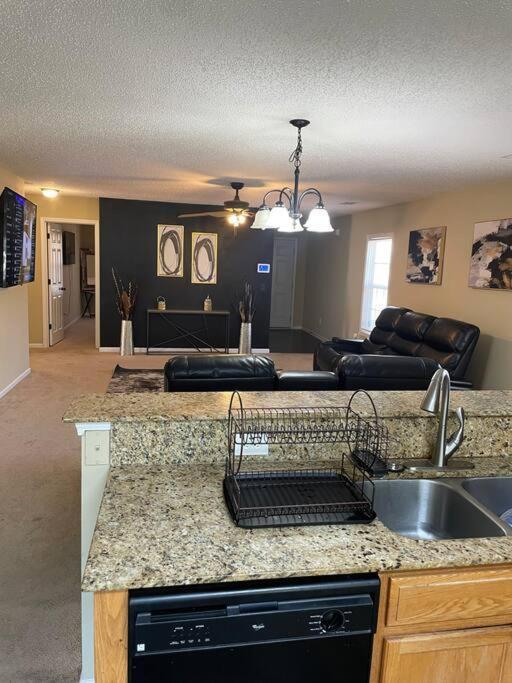3 Bedroom 2 Bathroom House Columbia Exterior photo